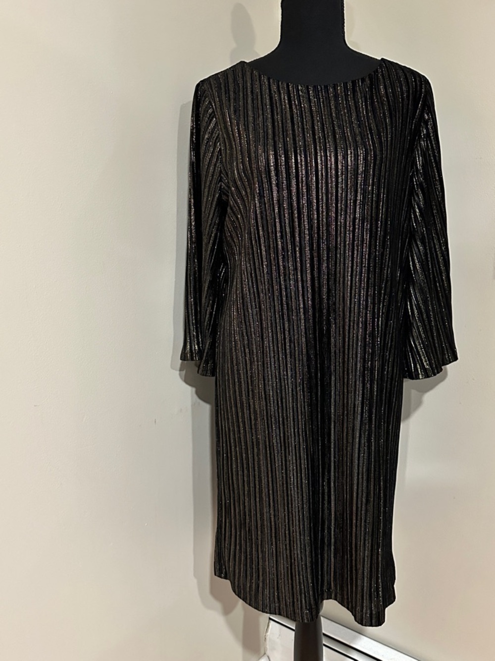 *CHICO’S* Metallic Velvet Black Stripe Long-Sleeve Shift Dress Size 8-10
